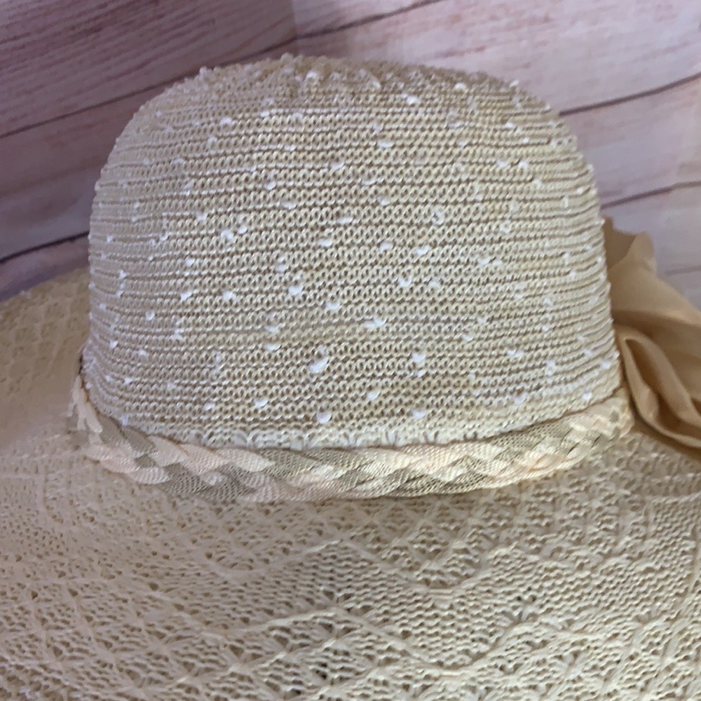 Women’s Beautiful Straw Hat‎ with Flower - Picture 4 of 8